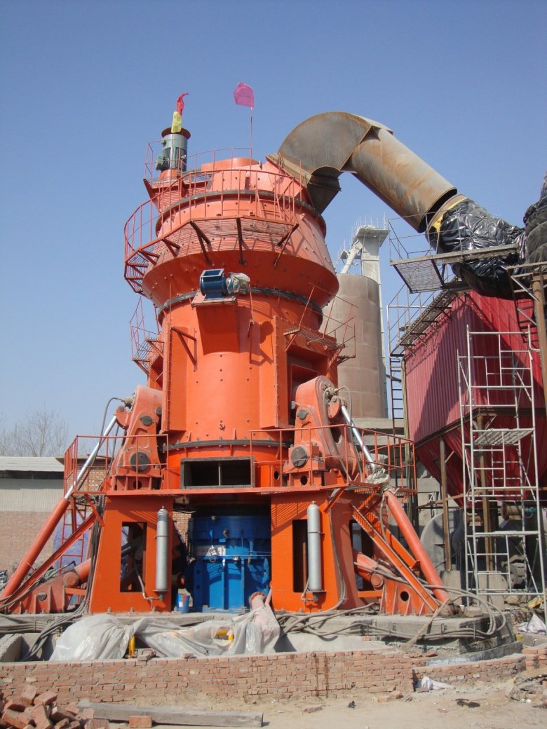 094313_196506_jswz.jpg 桂林矿机大型立式磨粉?jpg