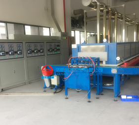 全自动连续生产式辊道窑的图片