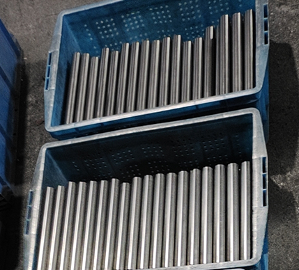 浸渍石墨棒的图片