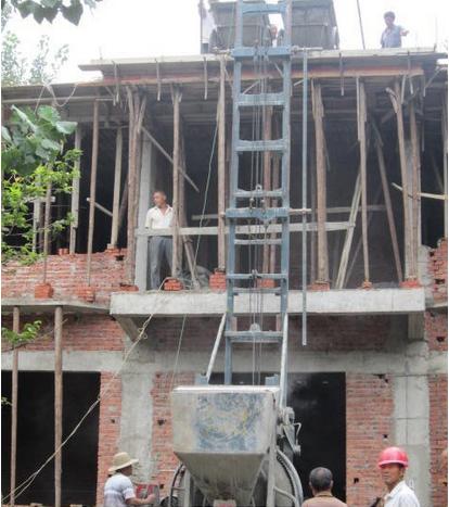 0205134558_084405.jpg 爬梯式混凝土搅拌?JPG