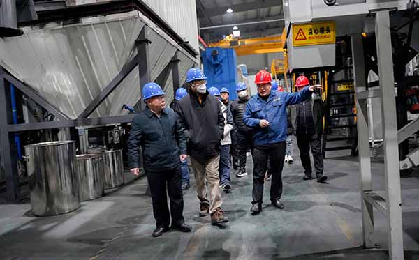 中国工程院陈勇院士莅临顶立科技考察指导 (10).JPG 中国工程院陈勇院士莅临顶立科技考察指导 (10).JPG