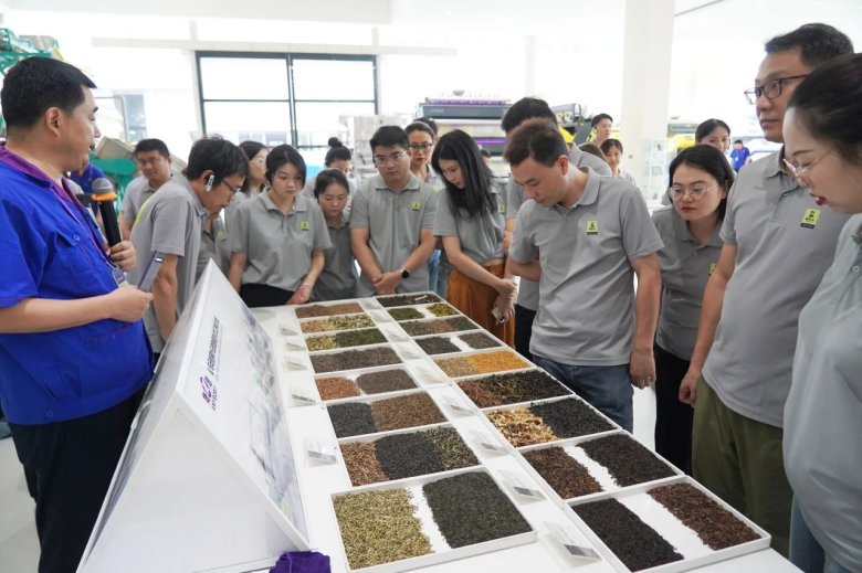 081804_133773_gsdt.jpg 081804_133773_gsdt.jpg