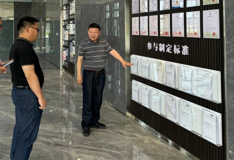 083701_033715_gsdt.jpg 083701_033715_gsdt.jpg