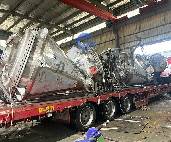 1.jpg 单锥螺带真空干燥机发货现场:奏响高效与品质的乐章? style=