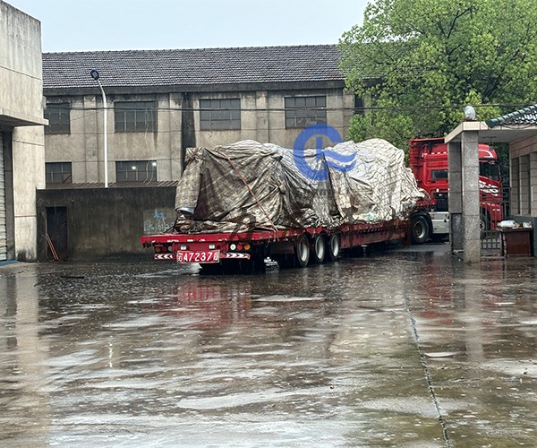 4.jpg 单锥螺带真空干燥机发货现场:奏响高效与品质的乐章? style=