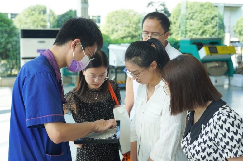 081011_676415_gsdt.jpg 081011_676415_gsdt.jpg