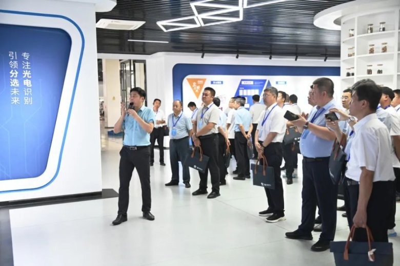 082101_322500_gsdt.jpg 082101_322500_gsdt.jpg