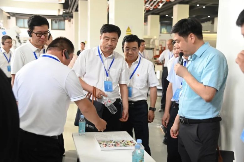 082104_418050_gsdt.jpg 082104_418050_gsdt.jpg