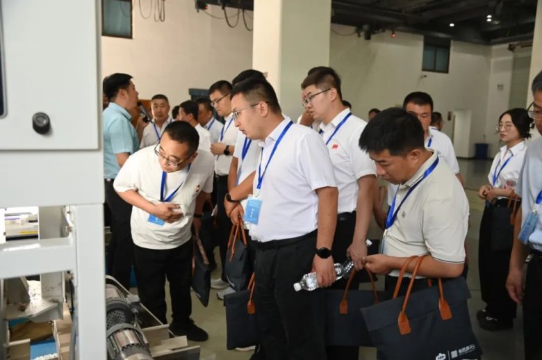 082534_400965_gsdt.jpg 082534_400965_gsdt.jpg