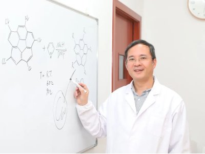 谢素原院士：突破“舒适圈”，探秘“富勒烯”
