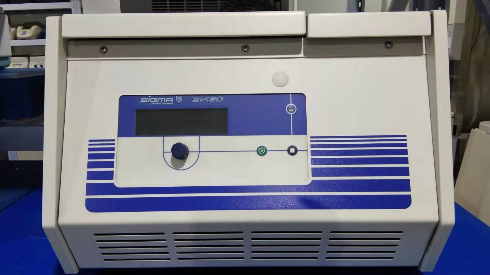 二手希格玛离心机3K30的图?/></a></div> <div class=