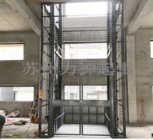 导轨式提升机的图?/></a></div>              <div class=
