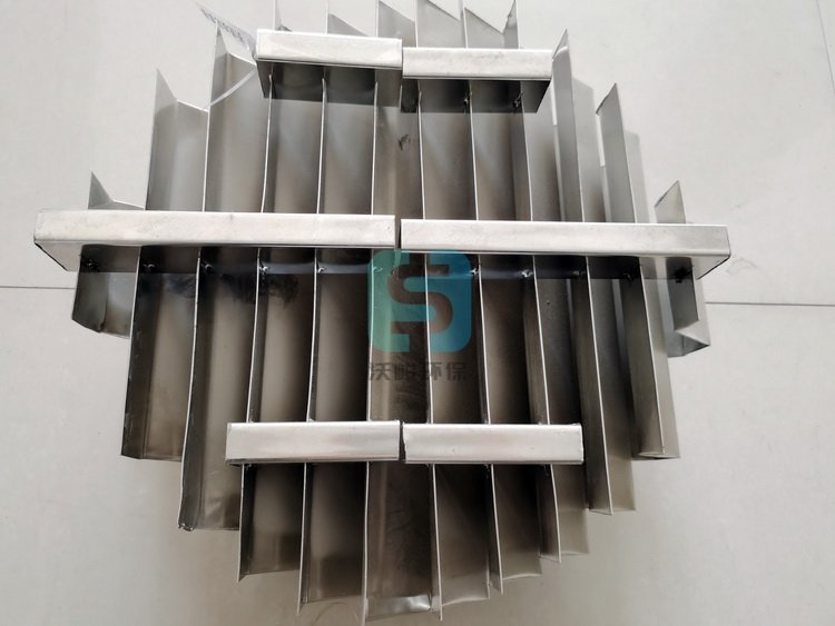 C型折流板除雾器的图片